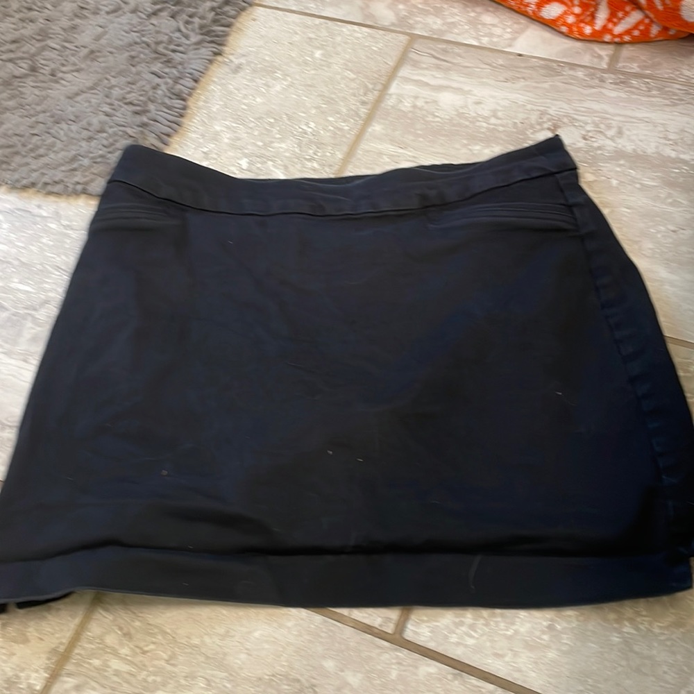 (Size 12) Croft and Barrow black skort